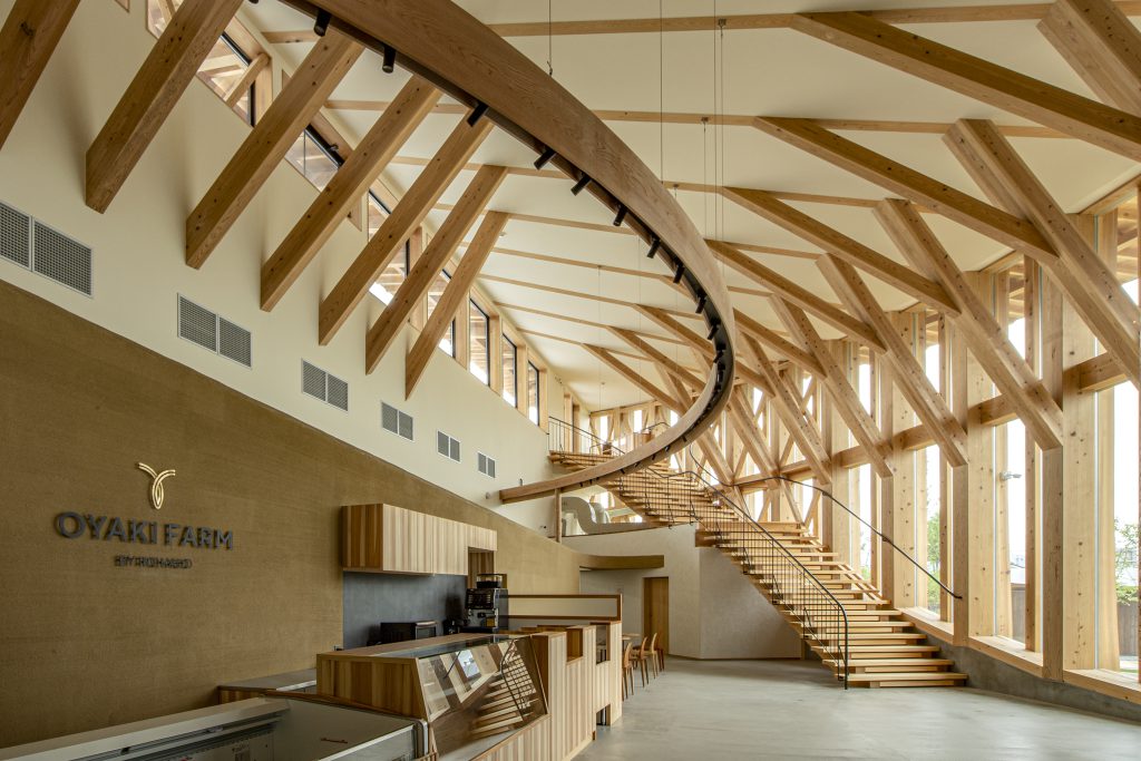 OYAKI FARM BY IROHADO | カフェ内観・階段 | 土と木の建築